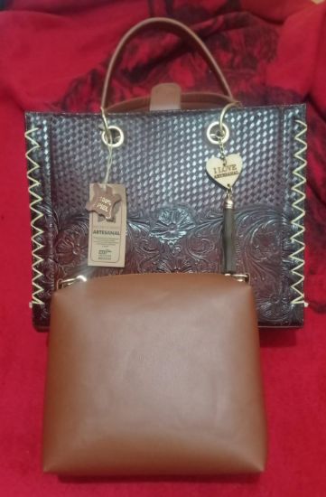 Imagen de Bolsa de piel para dama grande Artesanal 